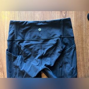 Lululemon Black Leggings with pockets Size 6 Barely Worn